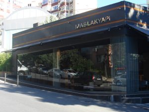 esterno showroom MASLAKYAPI ad ISTANBUL, progetto interno di layout arredi cattaneo design